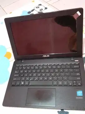 Laptop Asus X200CA