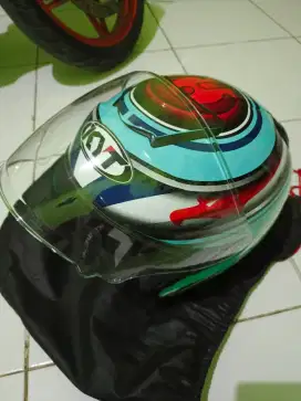 Di jual helm kyt kyoto, kondisi mulus 95%