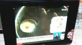 Tv sanyo 32 inci + remote kondisi nyala normal mulus (no STB)