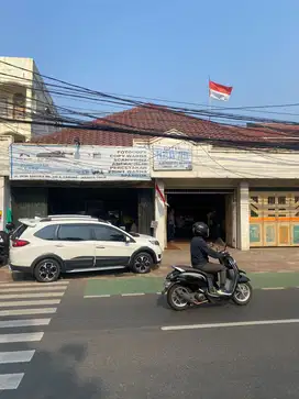 Di Jual Rumah Hotel Lama Cawang Dewi Sartika Pinggir Jalan | Strategis