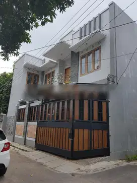 Rumah baru minimalis tengah kota di penumping solo,