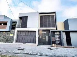 Rumah bagus modern 2 lantai dekat solo baru