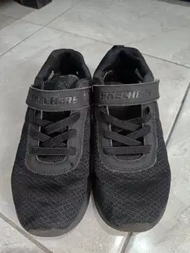 Sepatu Anak Sneakers Skechers Size 37 Hitam