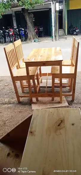 Meja makan 1 set bahan kayu jati Belanda