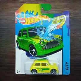 Hot wheels color shifter mini cooper morris 1300