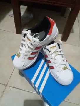 Sepatu adidas ori