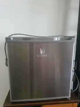 Kulkas Kecil Electrolux Bekas