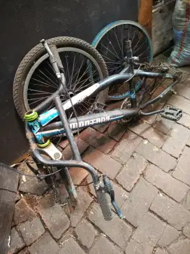 Sepeda bmx Montana 20inchi