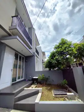 Dijual Rumah 2 Lantai Strategis