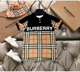 Kaos Buurbery bahan scuba two-tone lembut dan adem.