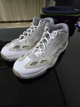 NIKE JORDAN 11 RETRO