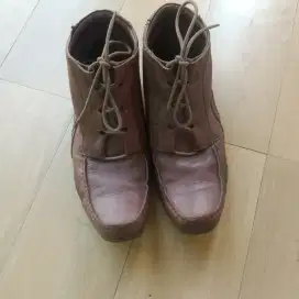 DI JUAL SEPATU KULIT MERK LOIS