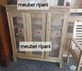 Lemari hias minimalis bahan kayu