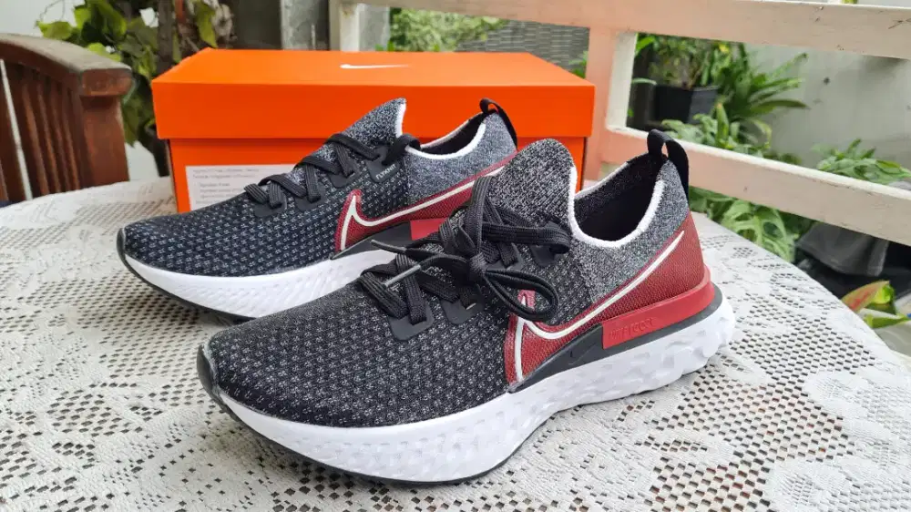 Sepatu runing nike infinity run original resmi