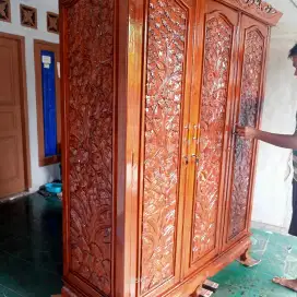 Lemari ukir kayu jati bekas dah plitur melamin Bogor pintu 3