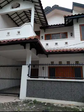 BU, RUMAH 2 LANTAI GAYUNGSARI GRAHA INDAH, KONDISI MASIH DISEWA