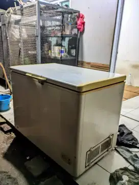 Jual cepat Freezer 500 l