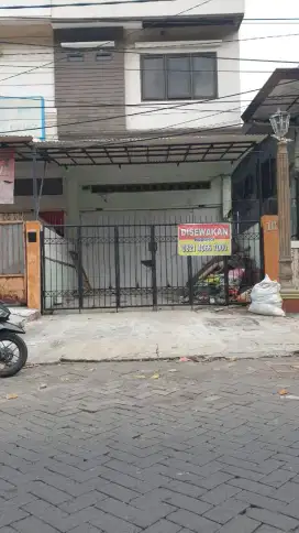 Disewakan Ruko Tengah kota pinggir jalan