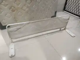 Penjaga pinggiran ranjang BREVI
