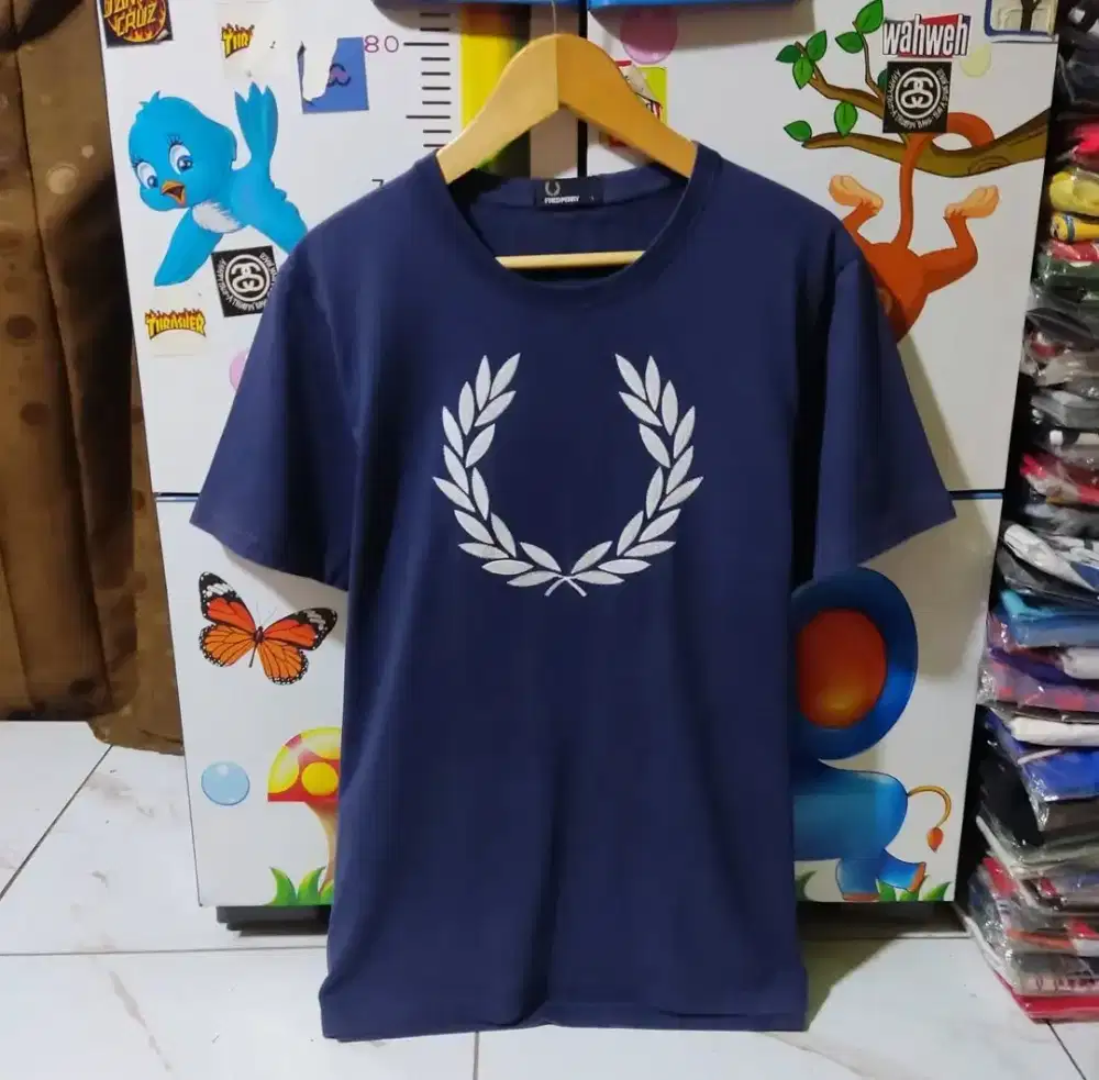 Kaos Fred Perry Texured Laurel Wreath colour navy Size L