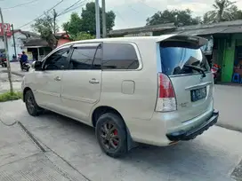 Toyota Kijang Innova 2011 Bensin