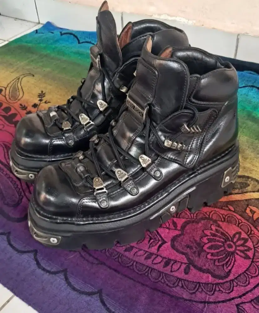 Sepatu Newrock boots