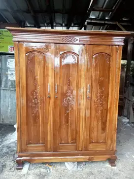 Lemari pakaian pintu3 jati
