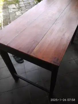 Meja makan atau tuk lain nya