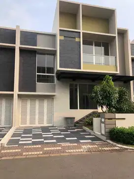 Dijual Cepat Rumah Strategis Cluster Mozart Symphonia Gading Serpong