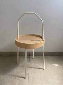 Meja bundar kecil IKEA