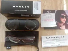 Kacamata wanita Merk Oakley original