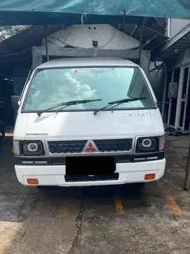 Mitsubishi L300