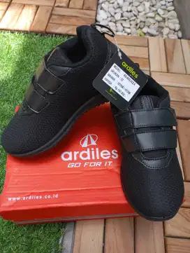 Sepatu anak sekolah brand mall