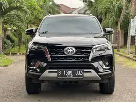 Toyota Fortuner Vrz 2.8 AT 2022 Hitam