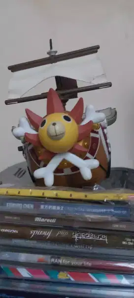 Kapal diecast one piece, bnus dvd