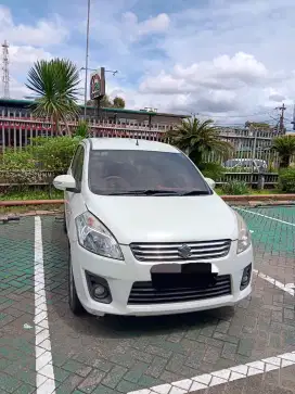 Dijual suzuki ertiga 2013 tangan pertama