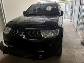 Pajero sport hitam 4x4 istimewa