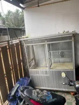Etalase usaha dagang