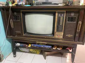 Tv antik bisa untuk hiasan caffe
