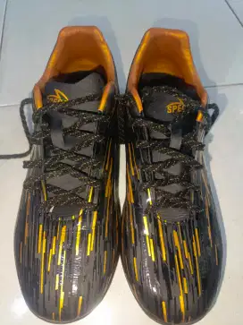 Sepatu bola lightspeed reborn