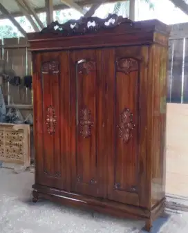 Lemari Pakaian Jati 3 Pintu