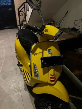 Dijual Vespa Sprint S ABS Kuning Tahun  2021 !!!