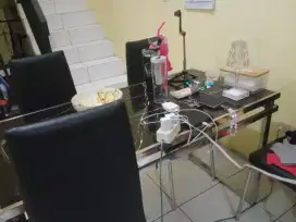 Meja makan granit