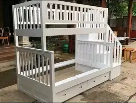 Tempat tidur anak susun