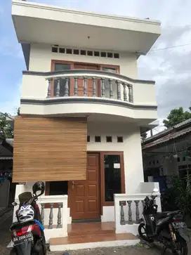 Sewa Kontrakan Rumah 2 Lt Baru Renov Spring Garden Jatimurni Toll Jorr