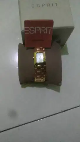 Jam tangan esprite warna gold