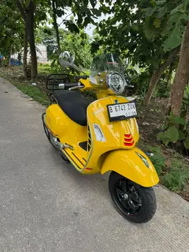 Vespa GTS Super 155CC 2023 Pemakaian 2024 KM 1000an Mulus Super Toppp