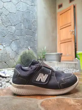 sepatu kasual new balance blue for kids/anak anak