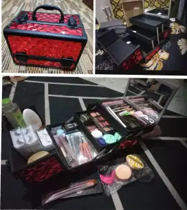 Di jual tempat make up 3 susun warna maroon