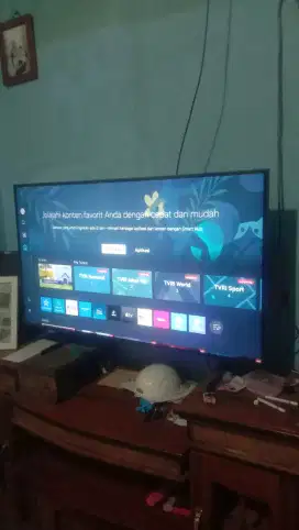 Samsung smart tv DU7000 like new 43